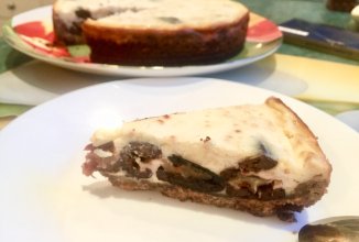 Пирог с черносливом и сметанным кремом😍