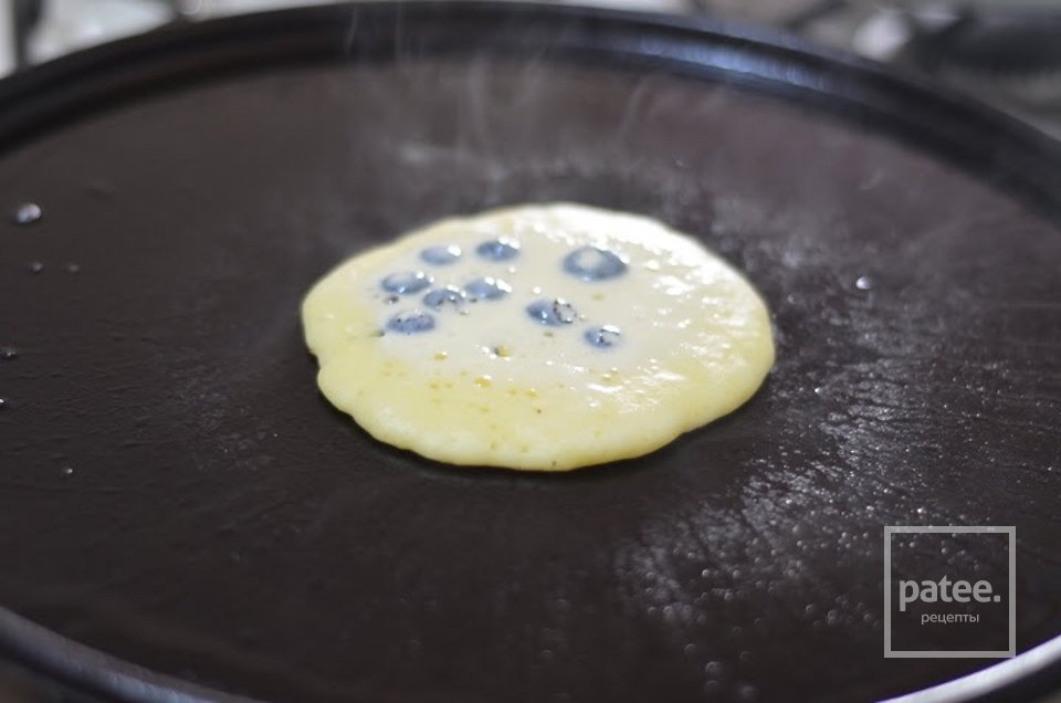 Американские блинчики с голубикой - Шаг 7