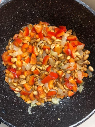 Рисовая лапша с курицей, грибами и арахисом - Шаг 5