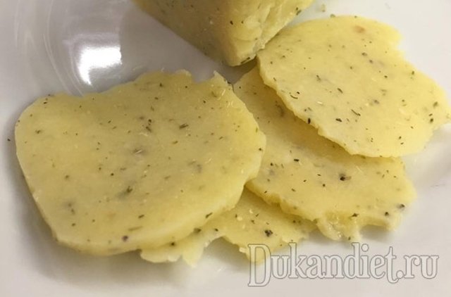 Твёрдый обезжиренный сыр с французскими травами(с атаки)дюкан