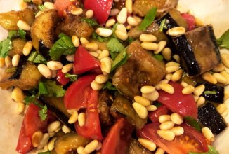 Теплый салат из баклажан и помидоров