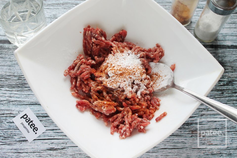 Котлеты из говядины жаренные на сковороде - Шаг 5