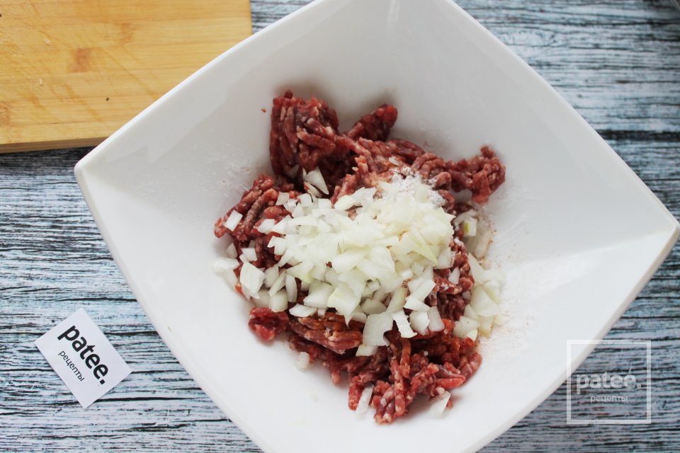 Котлеты из говядины жаренные на сковороде - Шаг 6