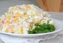 Классический рецепт салата с крабовыми палочками и рисом