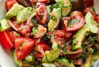 Салат из авокадо и томатов