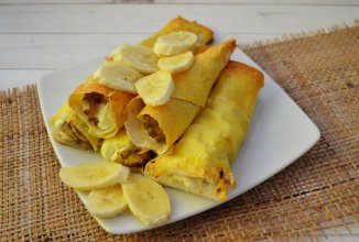 Трубочки из лаваша с бананом и творогом