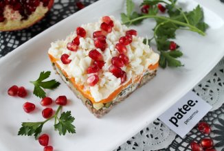 Праздничный салат "Бусы на снегу"