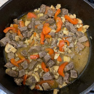 Мясо с болгарским перцем и шампиньонами - Шаг 1