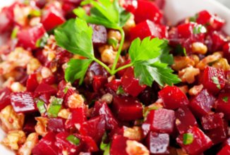 Салат из свеклы с яблоком и сыром