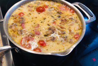Сырный суп с беконом и помидорами