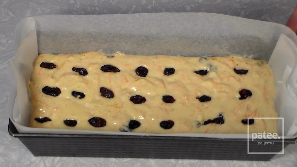 Морковный кекс с клюквой - Шаг 6