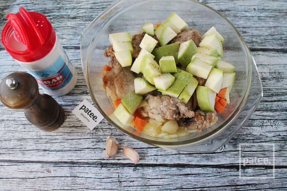 Кролик с овощами в сметане в духовке - Шаг 12