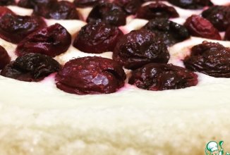 Тарт с черешней и творожным кремом