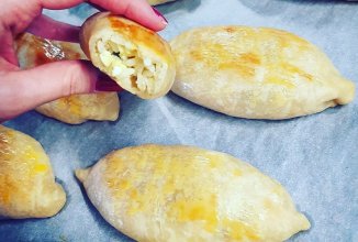 Пирожки с рисом,яйцом и зеленым луком