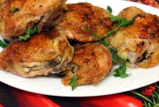 Куриные бедра с луком