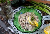 Салат с сайрой и авокадо