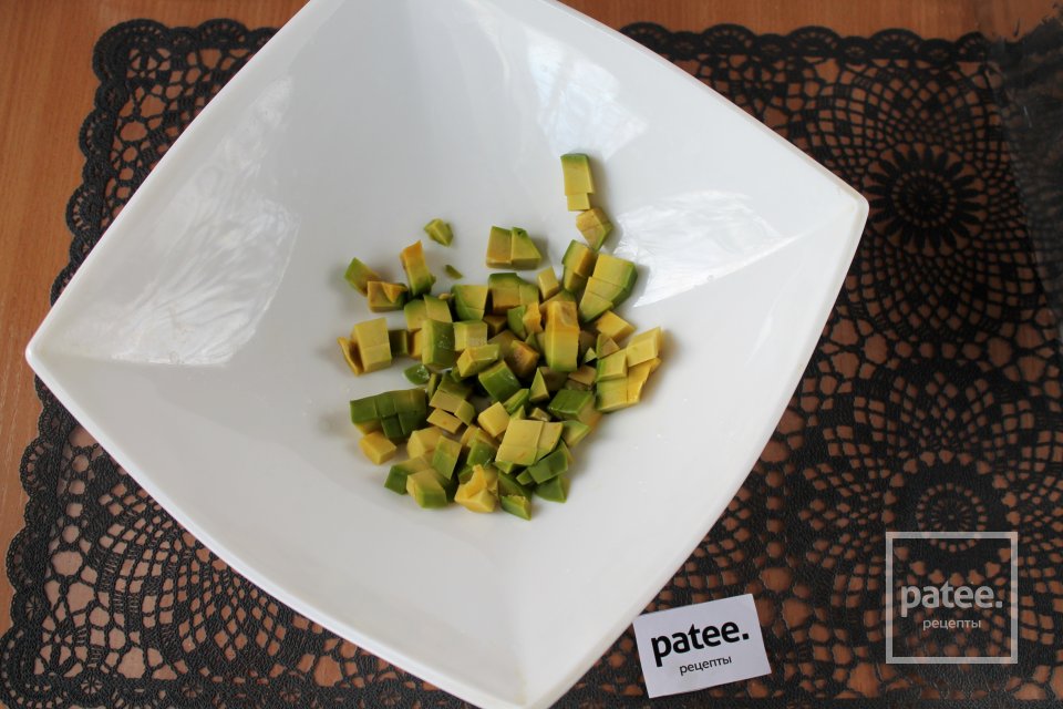 Салат с сайрой и авокадо - Шаг 6