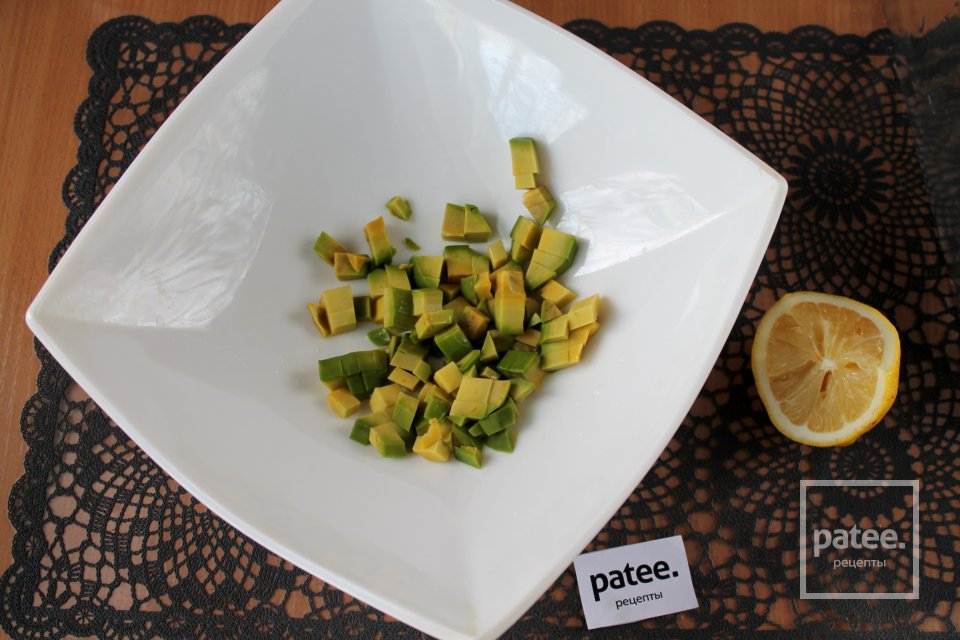 Салат с сайрой и авокадо - Шаг 7