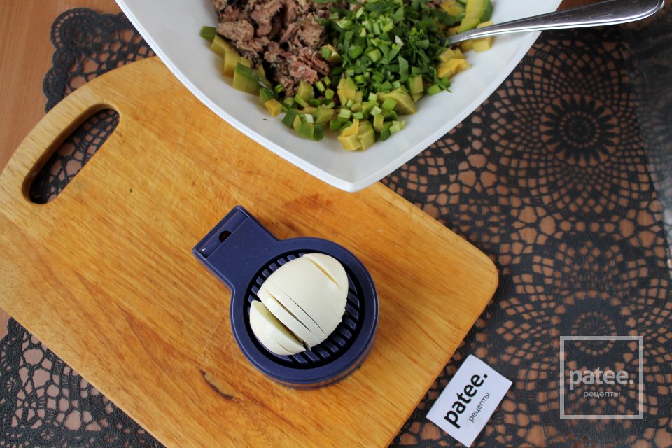 Салат с сайрой и авокадо - Шаг 11