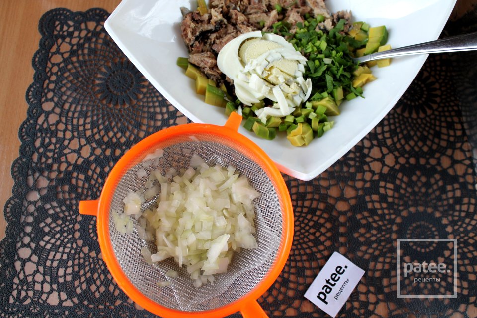 Салат с сайрой и авокадо - Шаг 13