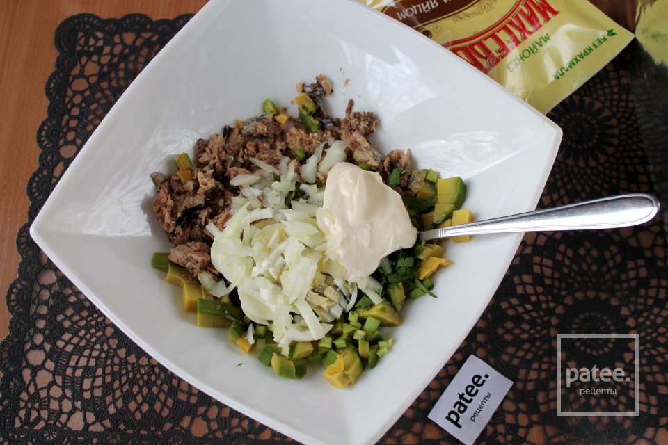 Салат с сайрой и авокадо - Шаг 14