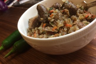 Гречневая каша с куриными потрохами.