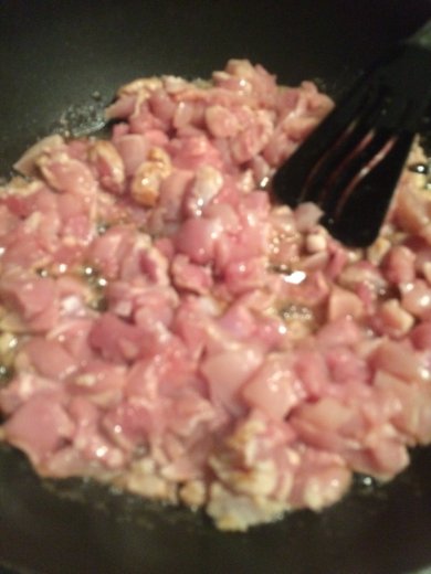 Паста с куриными бедрышками в медово-соевом соусе. - Шаг 4