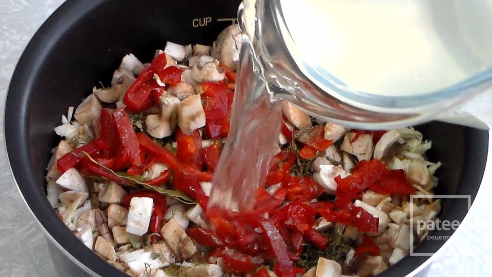 Перловка с грибами и корнем сельдерея в мультиварке - Шаг 7