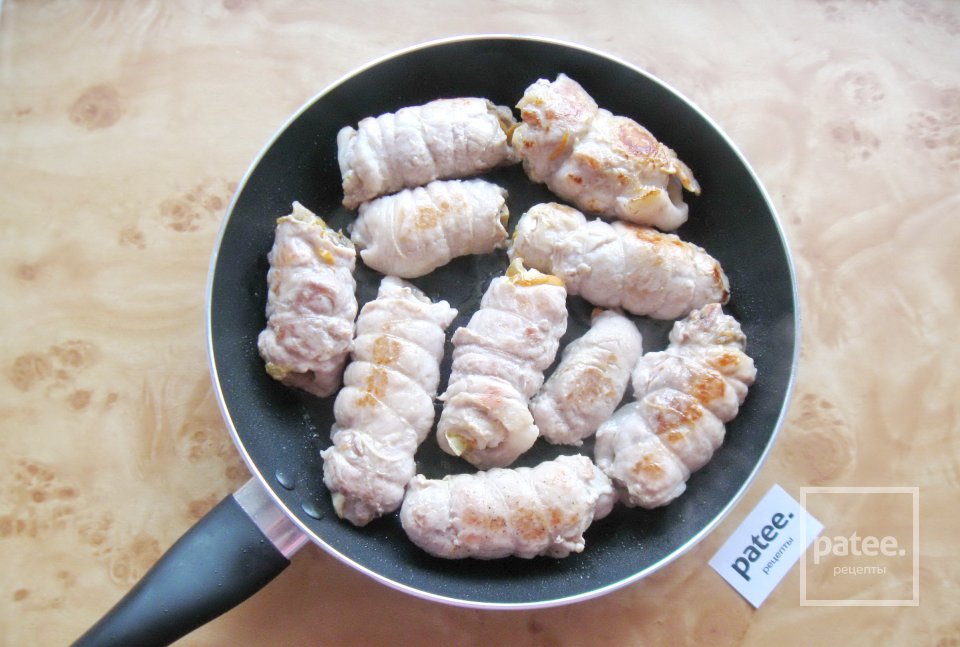 Рулетики из свинины с грибами - Шаг 10