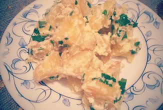 Картофель в сметане с кинзой.