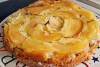 Манник с яблоками и бананами на кефире