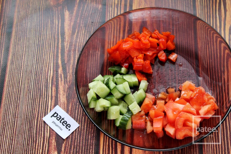 Салат овощной с моцареллой "Любимая жена" - Шаг 5