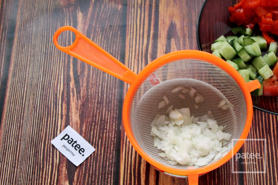 Салат овощной с моцареллой "Любимая жена" - Шаг 7