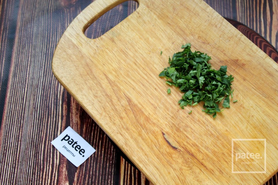 Салат овощной с моцареллой "Любимая жена" - Шаг 9