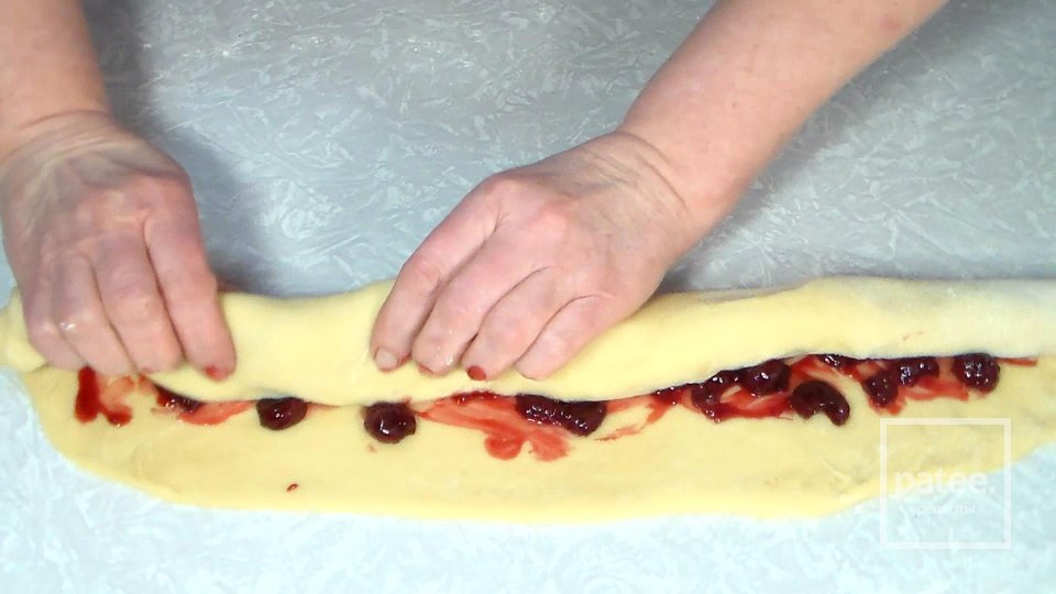 Сдобный калач с начинкой в шоколадной глазури - Шаг 6