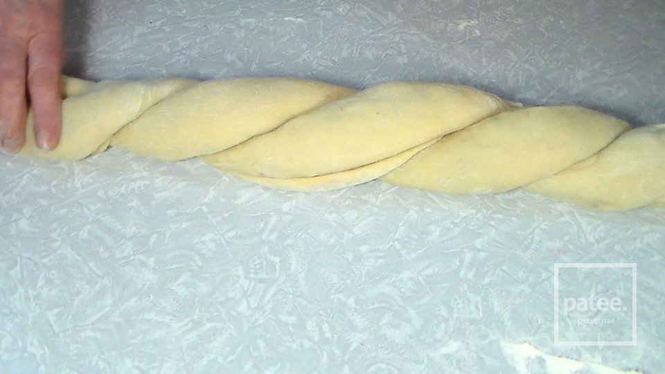 Сдобный калач с начинкой в шоколадной глазури - Шаг 8