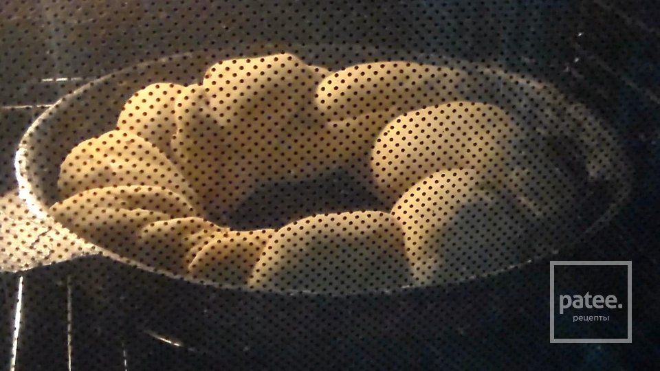 Сдобный калач с начинкой в шоколадной глазури - Шаг 10