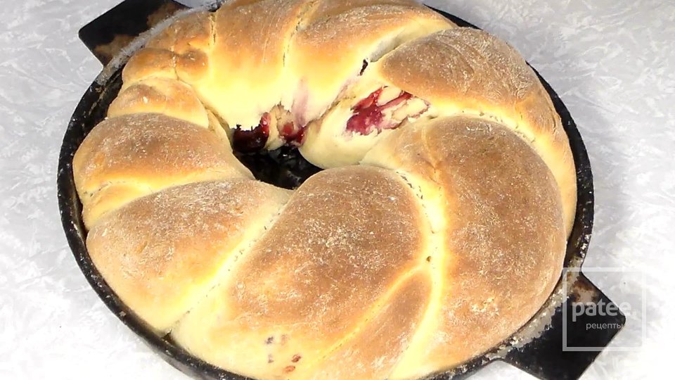 Сдобный калач с начинкой в шоколадной глазури - Шаг 11