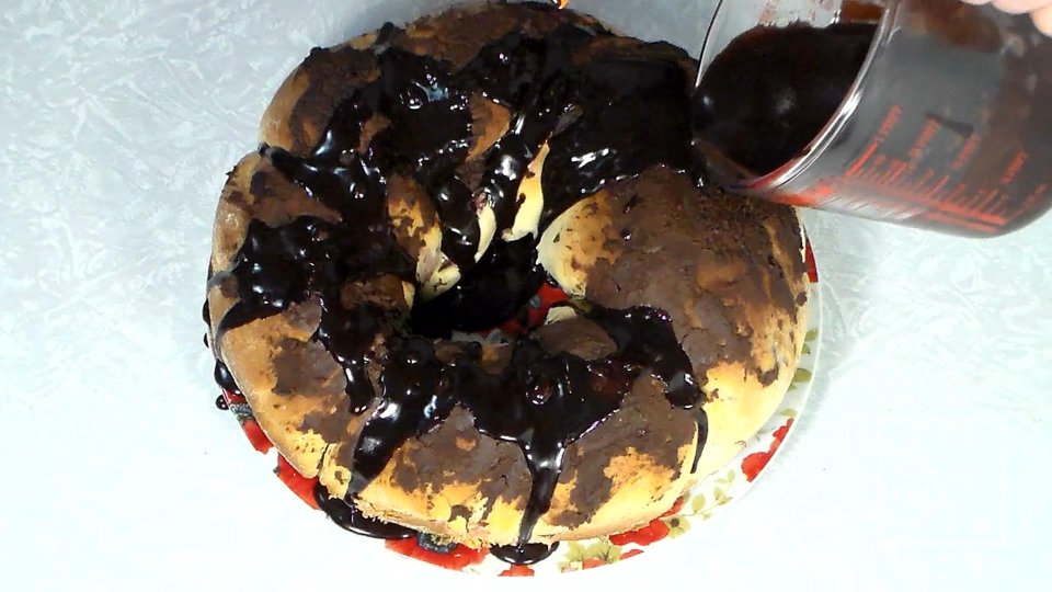 Сдобный калач с начинкой в шоколадной глазури - Шаг 13