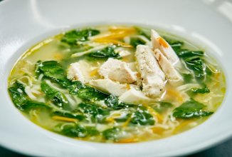 Вермишелевый суп со шпинатом