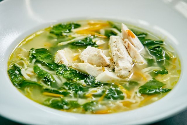 Вермишелевый суп со шпинатом