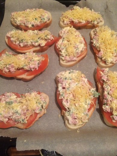 Горячие бутерброды с сосисками - Шаг 3