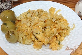 Макароны жареные с яйцом