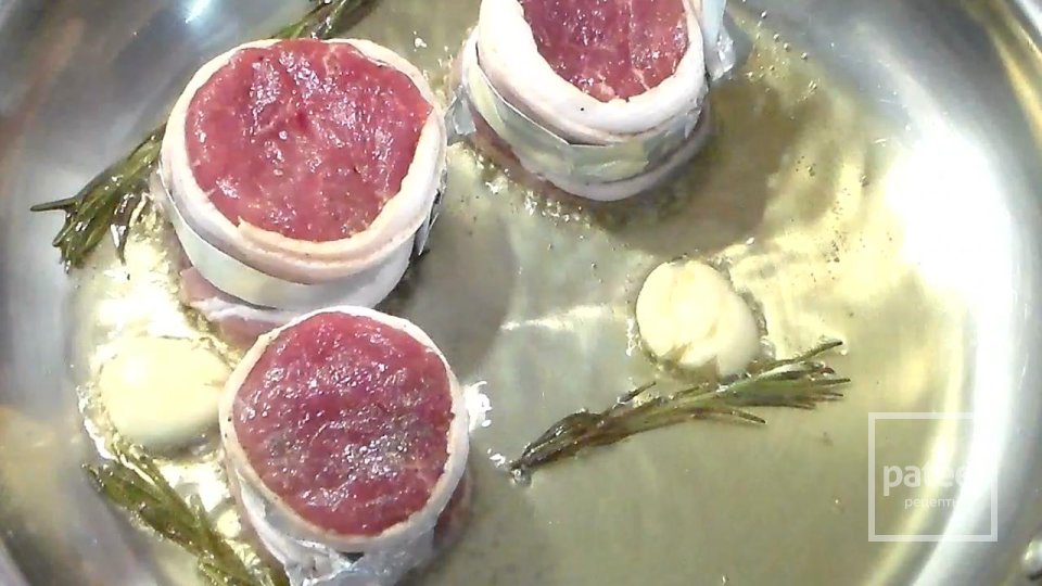 Медальоны из свинины в беконе - Шаг 8