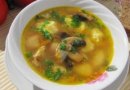 Гречневый суп с грибами и картофельными клецками