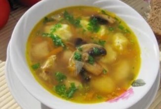 Гречневый суп с грибами и картофельными клецками