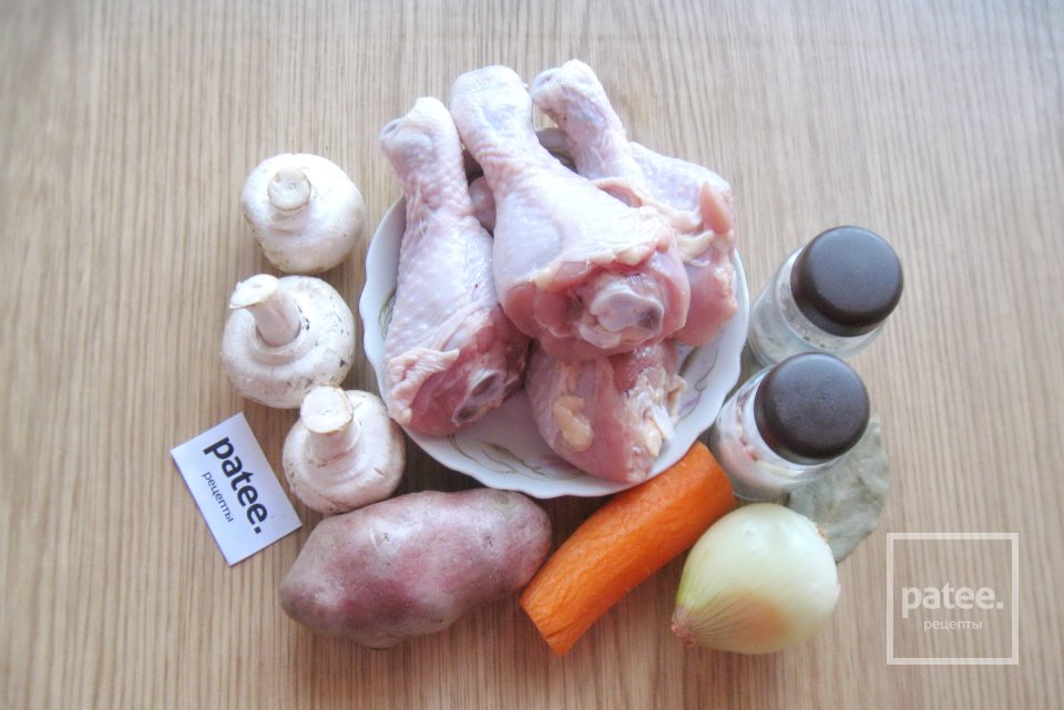 Жаркое из курицы с картофелем и грибами в банке - Шаг 1