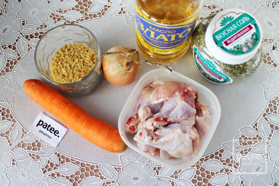 Плов из булгура с курицей на сковороде - Шаг 1