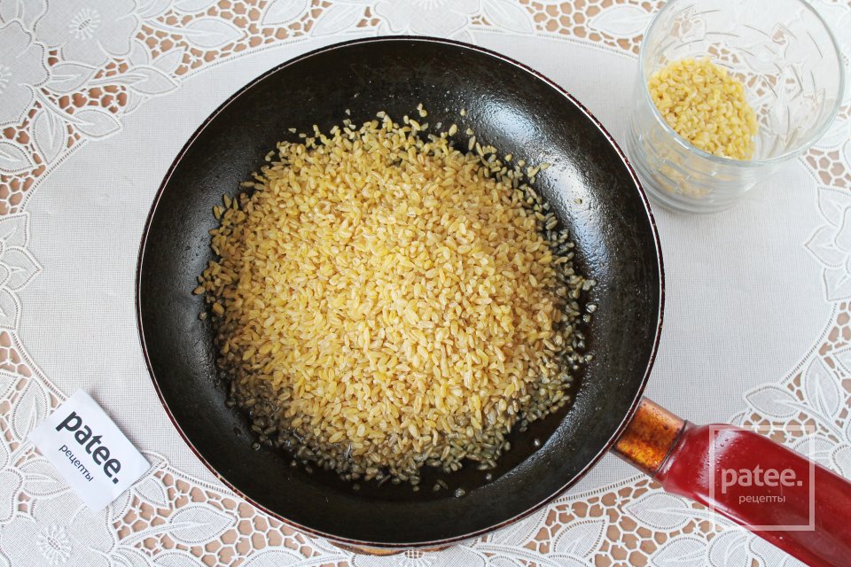 Плов из булгура с курицей на сковороде - Шаг 5