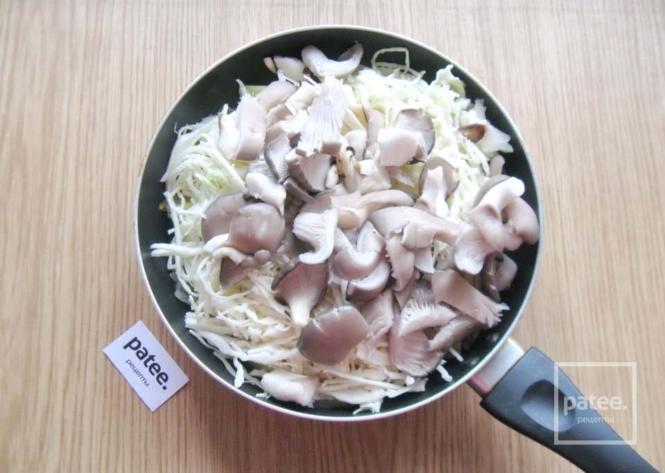 Капуста тушеная с картофелем и грибами - Шаг 5